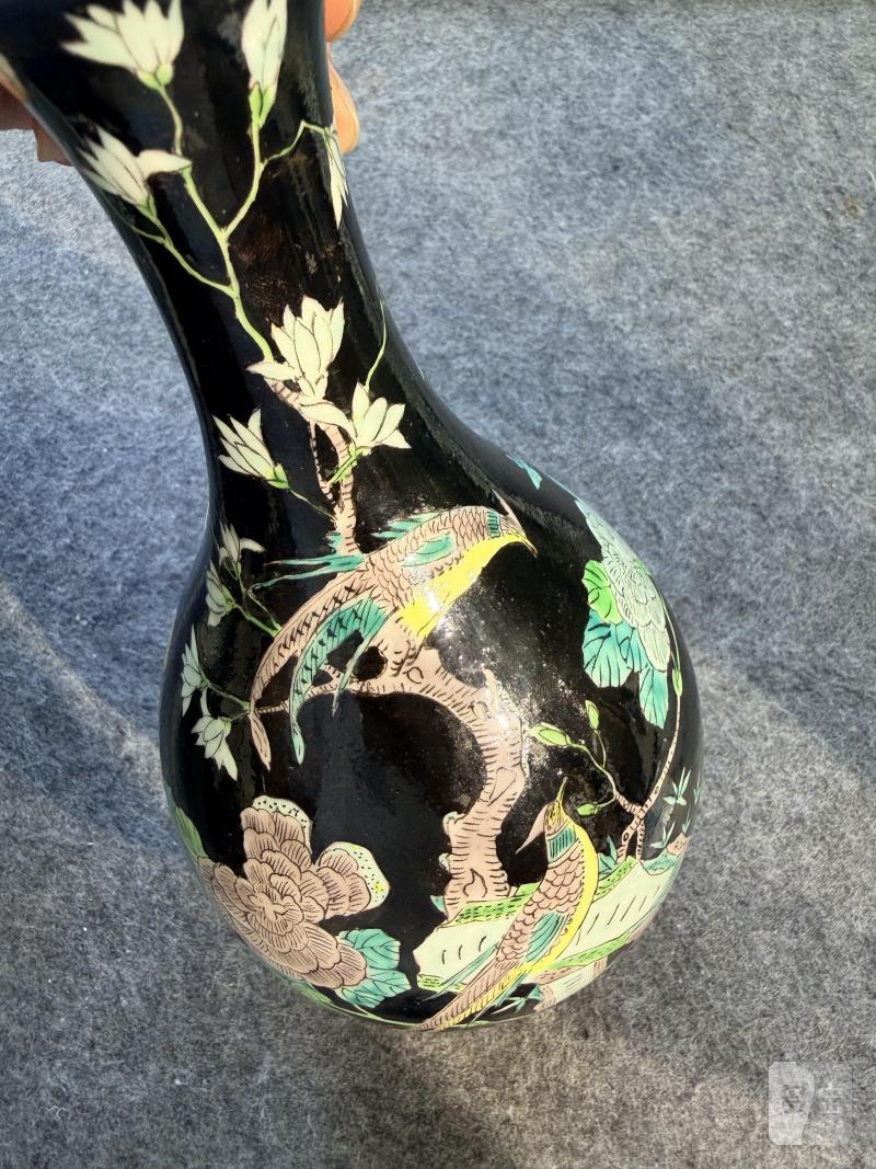 清代  墨地素三彩雉鸡牡丹纹玉壶春瓶 - 图6